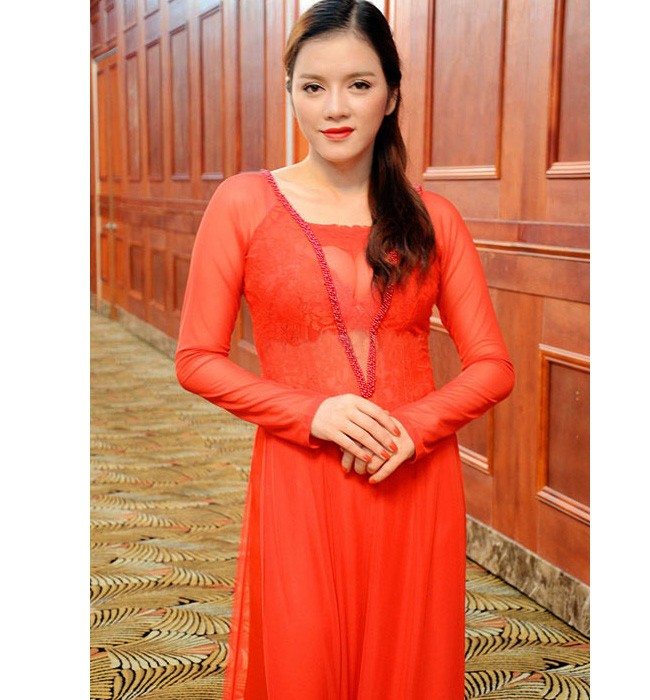 Nhung chiec ao dai gay tranh cai cua my nhan Viet-Hinh-10